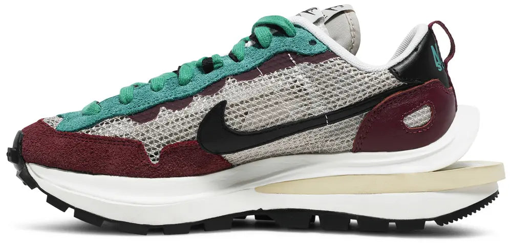 SACAI X NIKE VAPORWAFFLE 'VILLAIN RED'